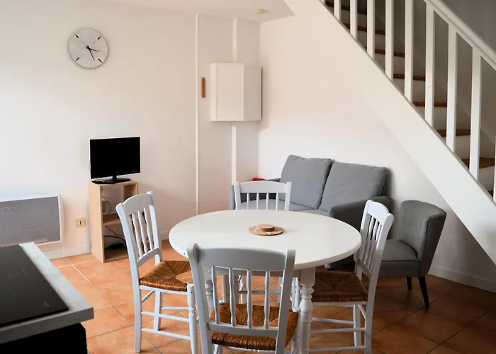 Chez Fabienne, Maison Avec Petite Terrasse Privee
